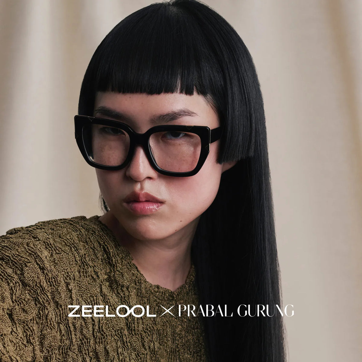 Refined black cat-eyes with a timeless elegance.